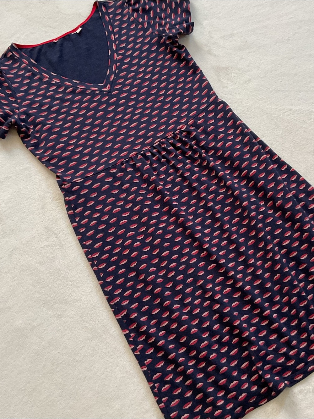 Boden Penelope Lip Print Jersey Dress 4P Petite Navy Pink V Neck - Picture 4 of 13